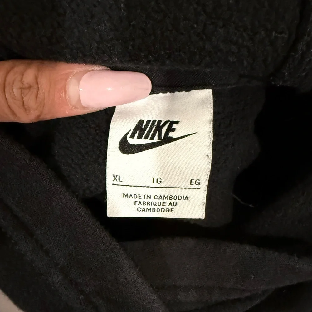 🔥Nike Junior Black Hoodie with White Logo Size XL EUC 🔥